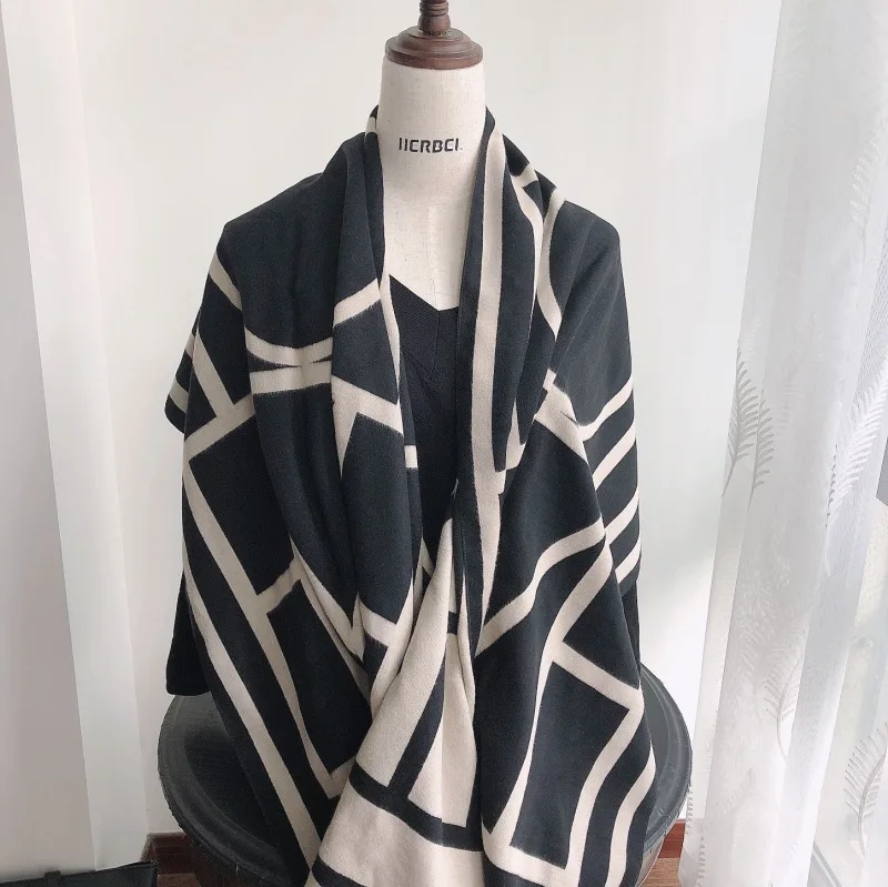 Vinteren 2019 Nordiske enkelt fashionable cashmere som kvinders Tørklæde Sort dobbelt-sidet geometriske brev sjal Lange kvinder sjal 1