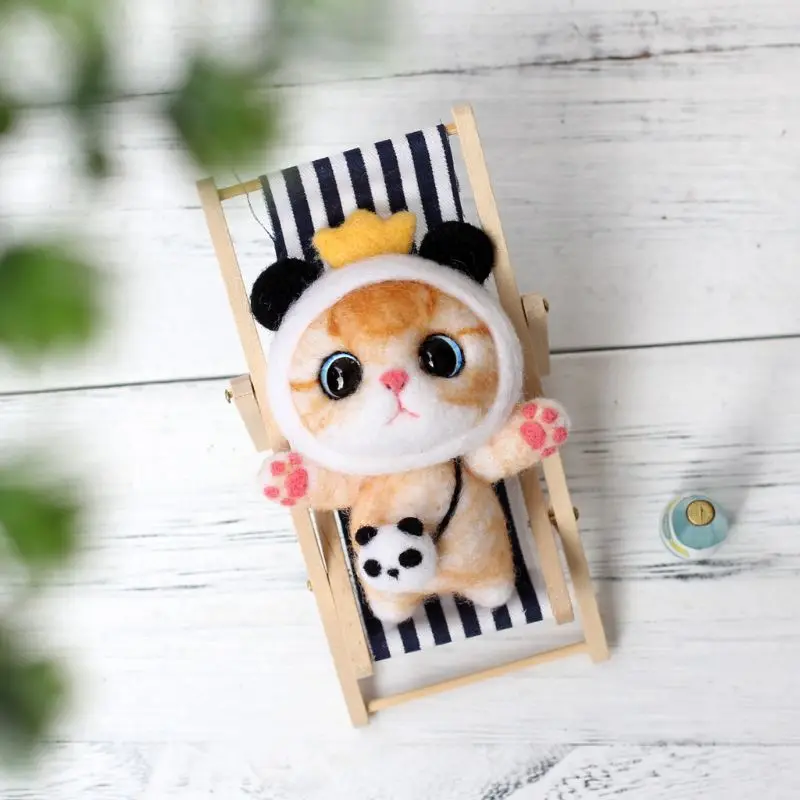 Cat Doll Med Jordbær Panda Uld Filt Håndværk DIY Ikke Færdig Stak Sæt Håndværk Kit Til Nål Materiale Taske Pack 1