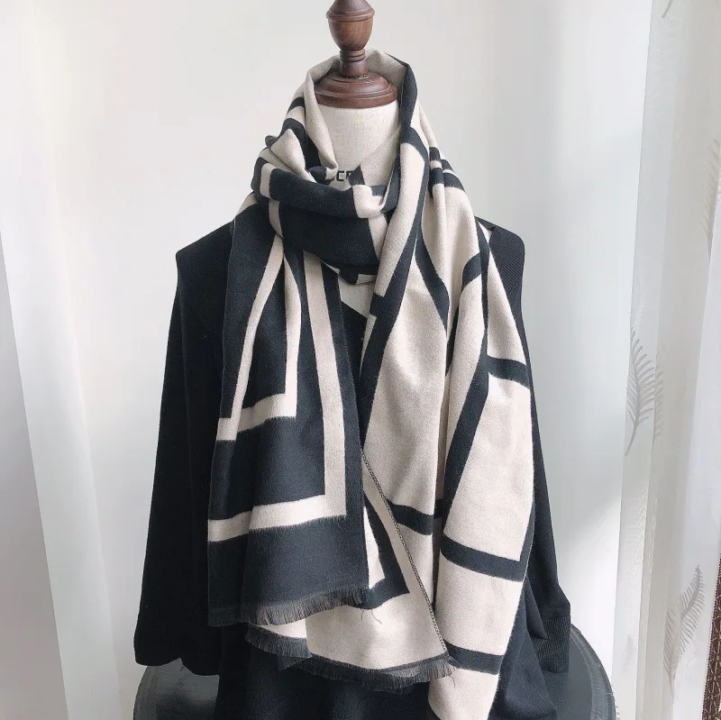 Vinteren 2019 Nordiske enkelt fashionable cashmere som kvinders Tørklæde Sort dobbelt-sidet geometriske brev sjal Lange kvinder sjal 2