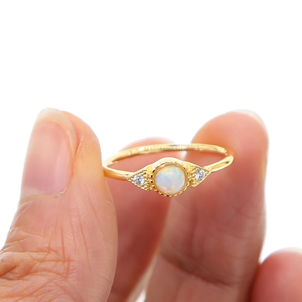 Top qualilty små fine guld-farve-en lille rund opal cz sten størrelse 6 7 8 Pige gave enkle søde finger ring engros 3