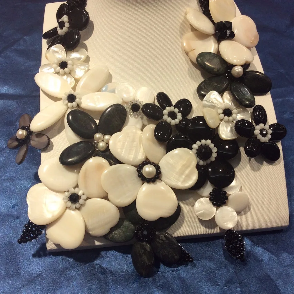 Naturlige StoneBlack Onyx Hvid MOP shell FW pearl choker blomst halskæde til kvinder 3