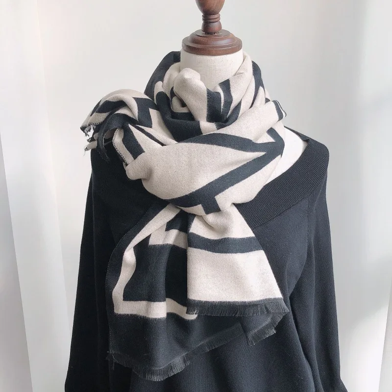 Vinteren 2019 Nordiske enkelt fashionable cashmere som kvinders Tørklæde Sort dobbelt-sidet geometriske brev sjal Lange kvinder sjal 4
