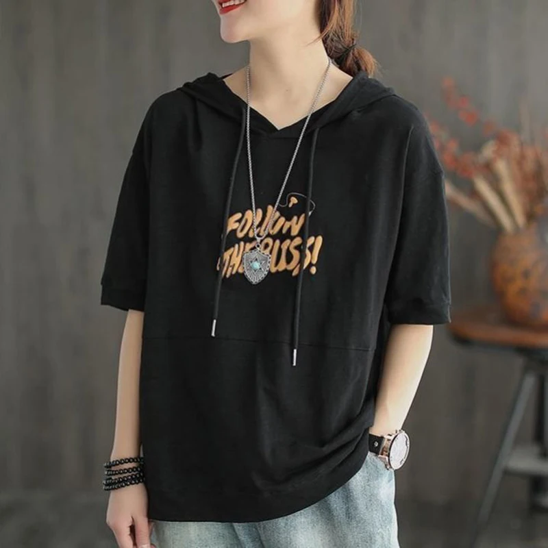Sommeren Korea Fashion Kvinder Kort Ærme Løs T-shirt til Alle-matchede Casual Brev Print Hætteklædte Tee Shirt Femme Toppe Plus Size M01 5