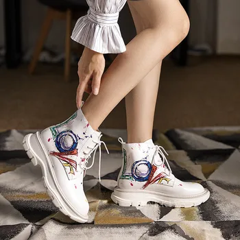 Hvid graffiti Martin støvler kvinder tyk bund snøre ankle støvler efteråret britisk stil med fladskærms high top fritids sko til piger 16965